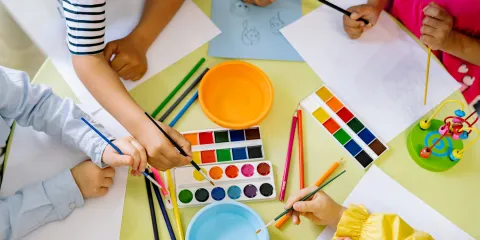 children painting